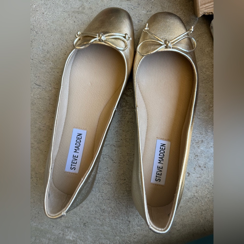 Steve Madden Eddie Gold Leather Flats / Size 6 / New in box - Picture 2 of 4
